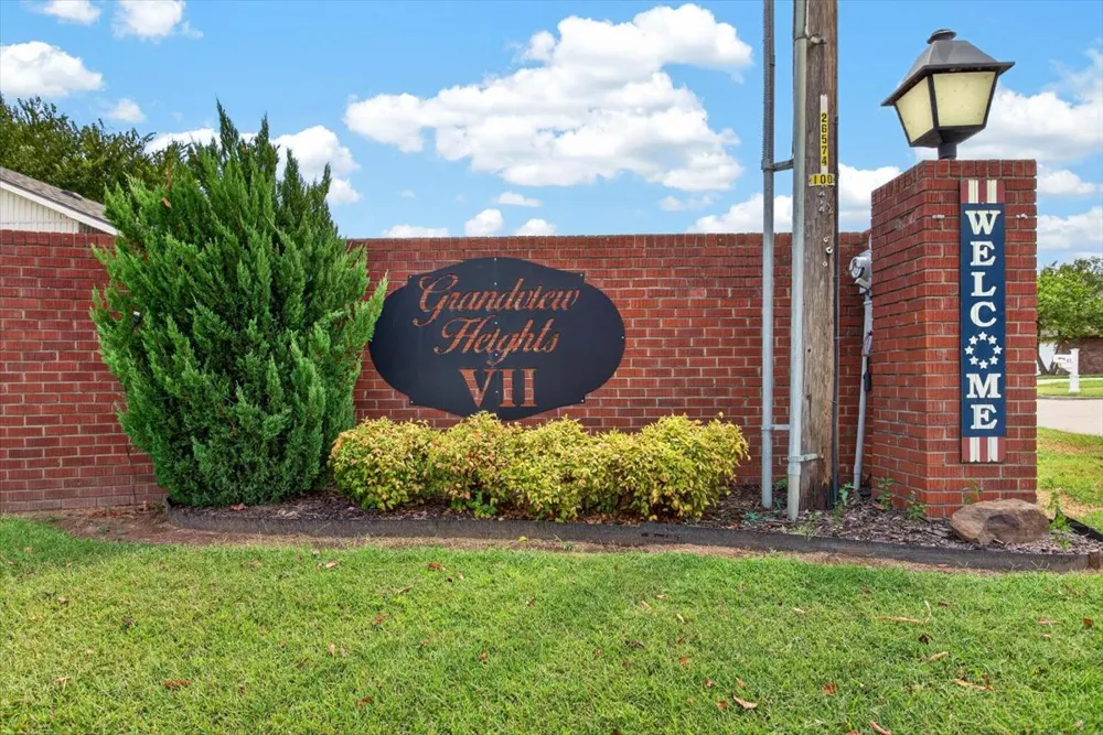 517 S Cary Place Muskogee, OK 74403