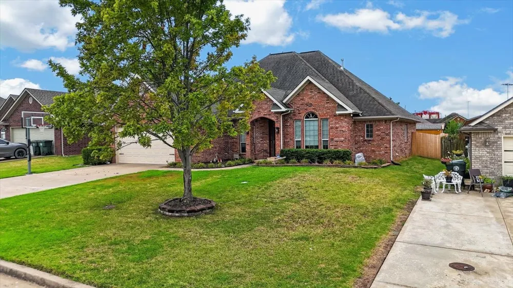 517 S Cary Place Muskogee, OK 74403