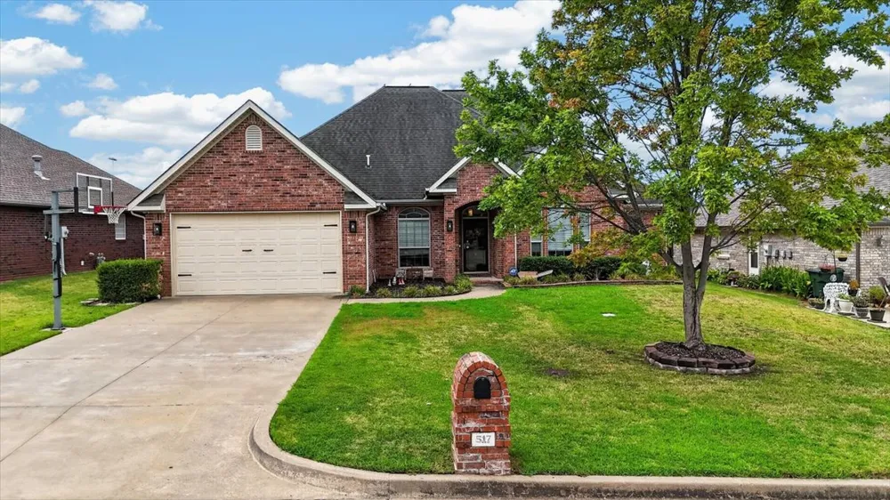 517 S Cary Place Muskogee, OK 74403