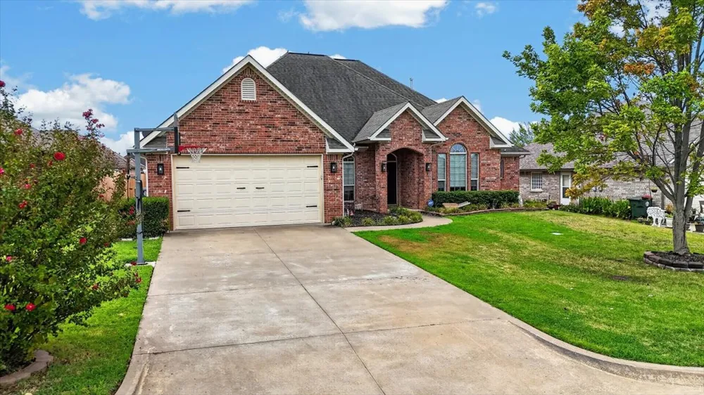 517 S Cary Place Muskogee, OK 74403