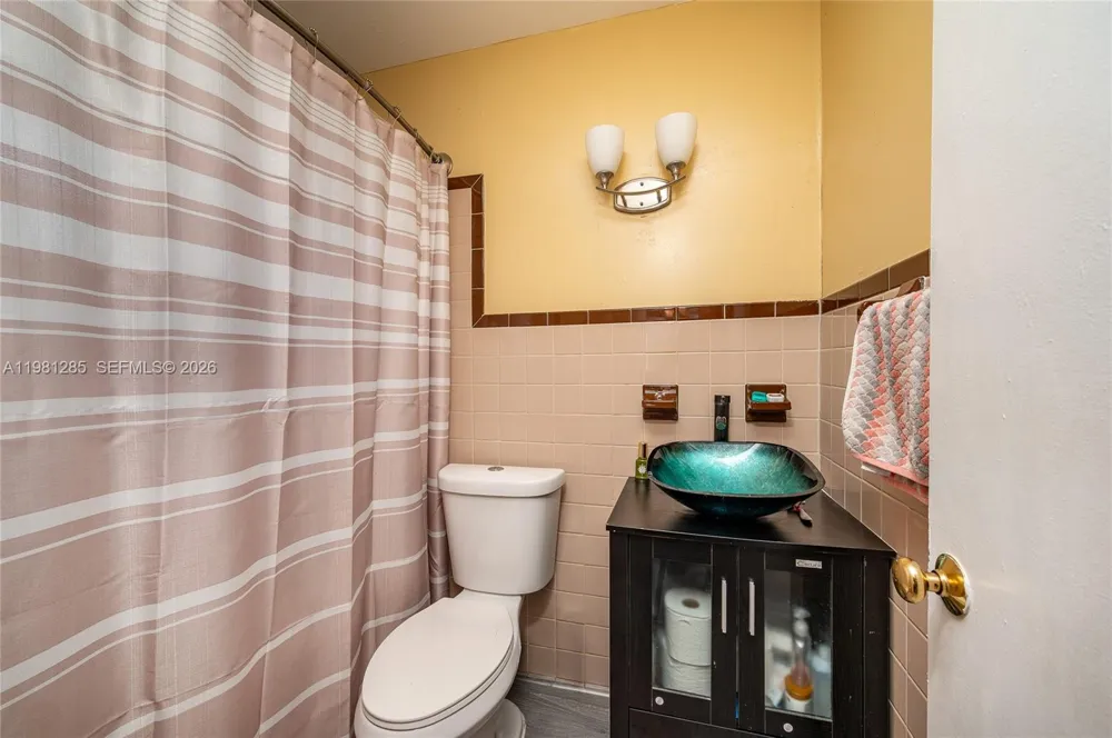 2610 NW 33rd St #2610-2612 Miami, FL 33142