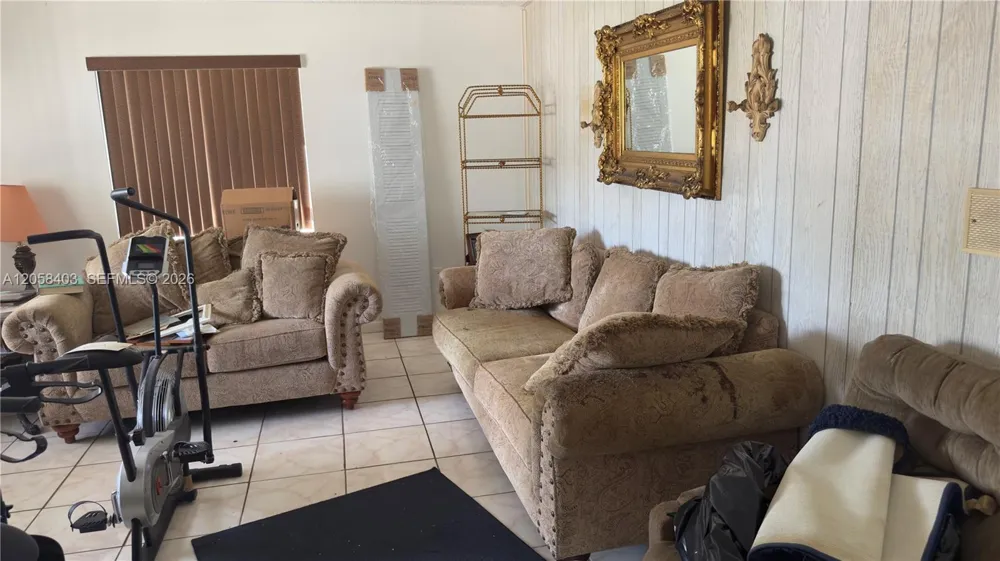 669 W 23rd St Hialeah, FL 33010