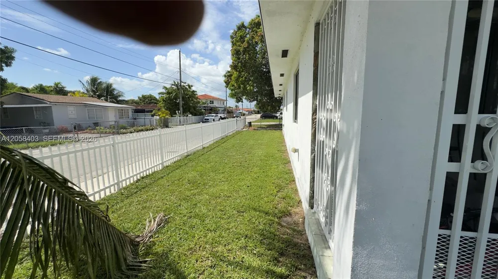 669 W 23rd St Hialeah, FL 33010