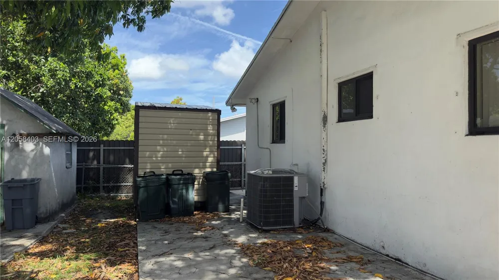 669 W 23rd St Hialeah, FL 33010