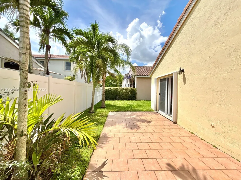16478 NW 20th St Pembroke Pines, FL 33028