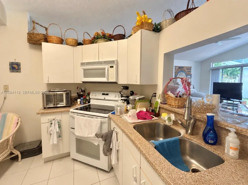 16478 NW 20th St Pembroke Pines, FL 33028