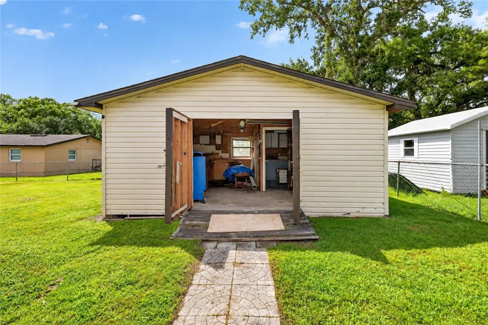 3206 DECATUR AVENUE Lakeland, FL 33805