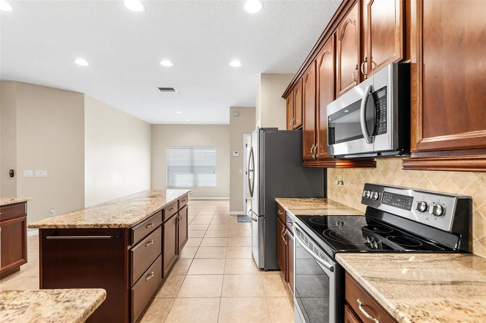 443 YORK DALE DRIVE Ruskin, FL 33570