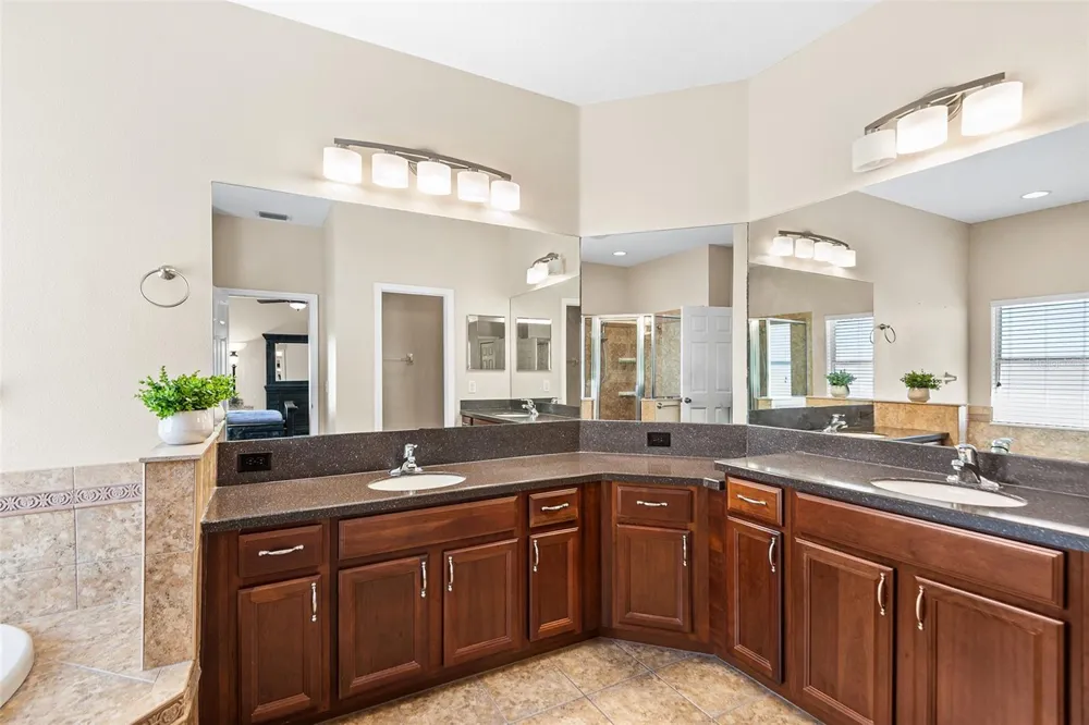 443 YORK DALE DRIVE Ruskin, FL 33570