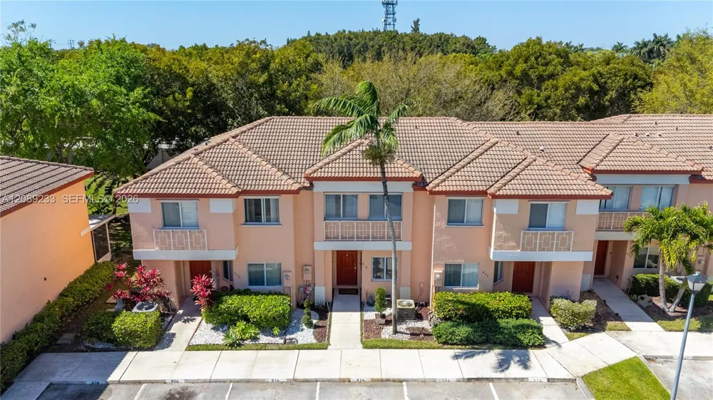 816 NW 208th Way Pembroke Pines, FL 33029