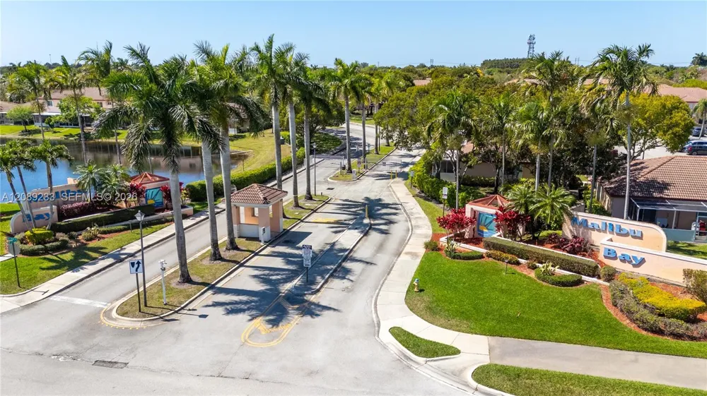 816 NW 208th Way Pembroke Pines, FL 33029