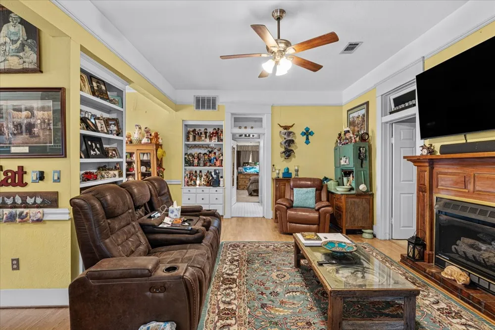 707 Magnolia Avenue Hubbard, TX 76648