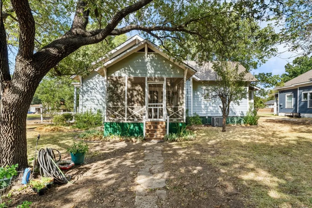 707 Magnolia Avenue Hubbard, TX 76648
