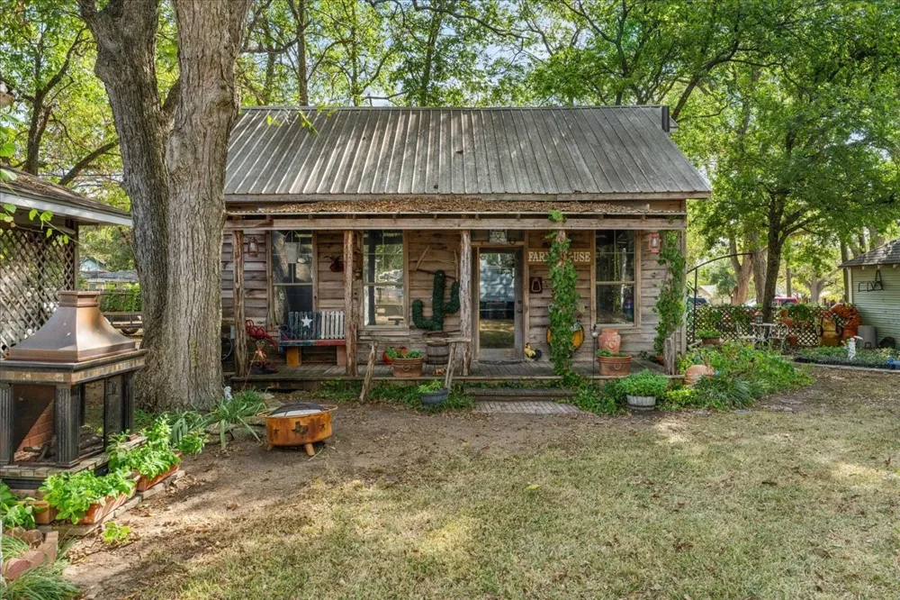 707 Magnolia Avenue Hubbard, TX 76648