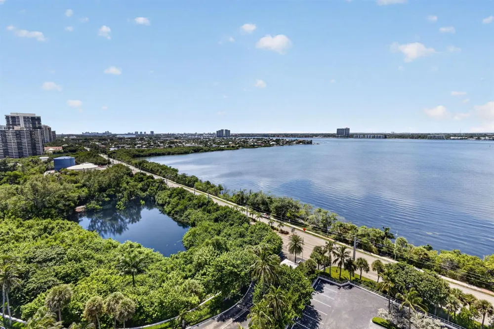 5080 Ocean Drive #14-D Singer Island, FL 33404