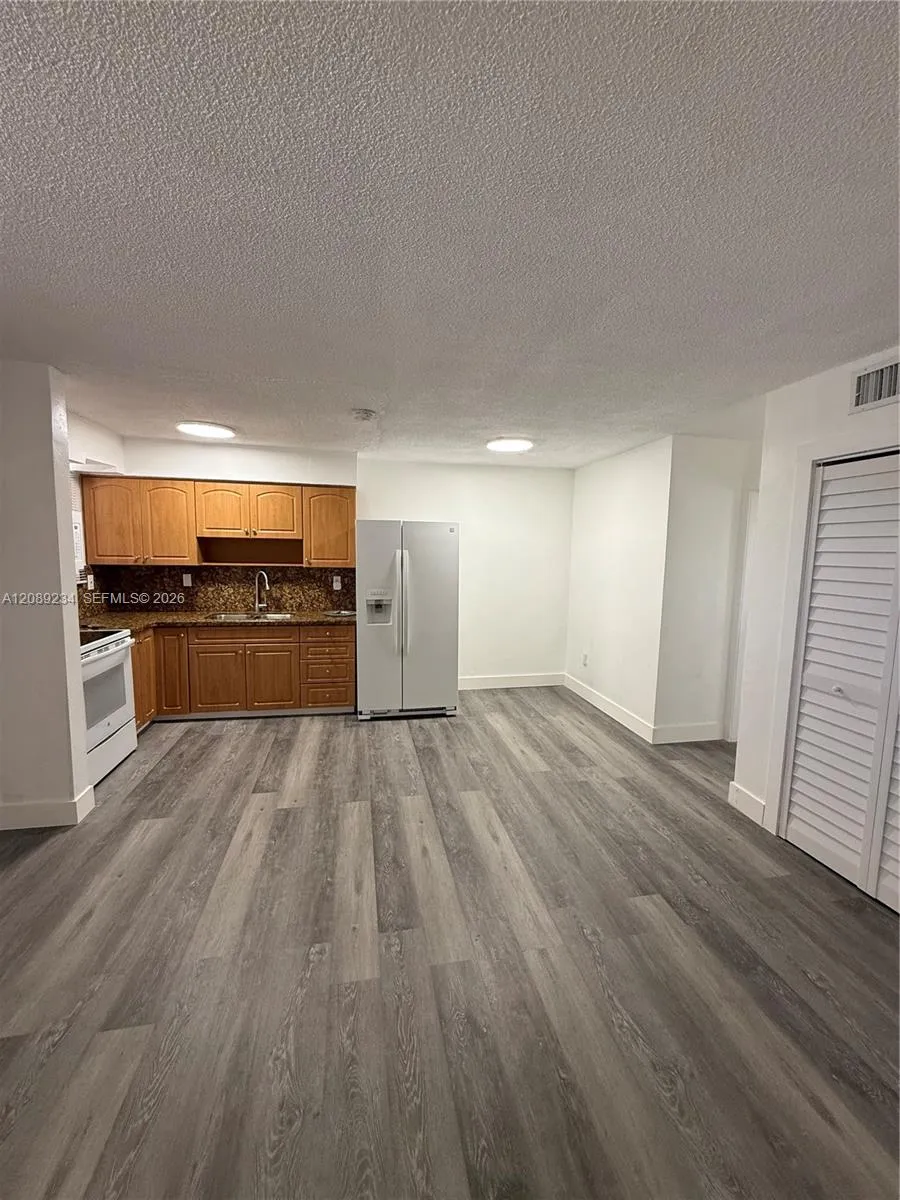 2385 NW 11th St #C31 Miami, FL 33125