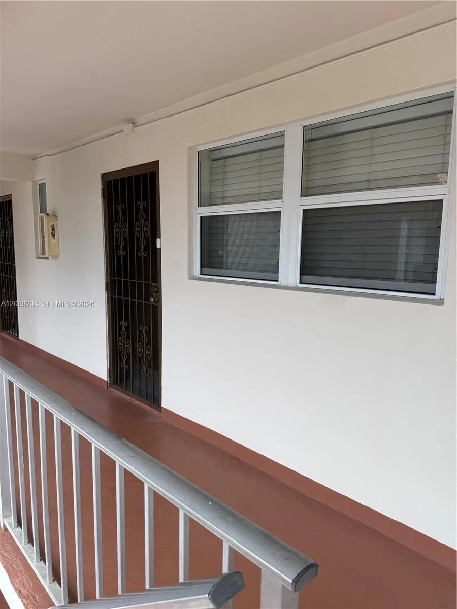 2385 NW 11th St #C31 Miami, FL 33125