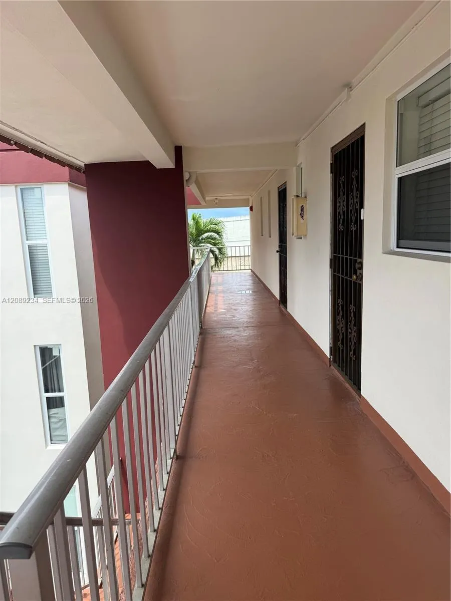2385 NW 11th St #C31 Miami, FL 33125