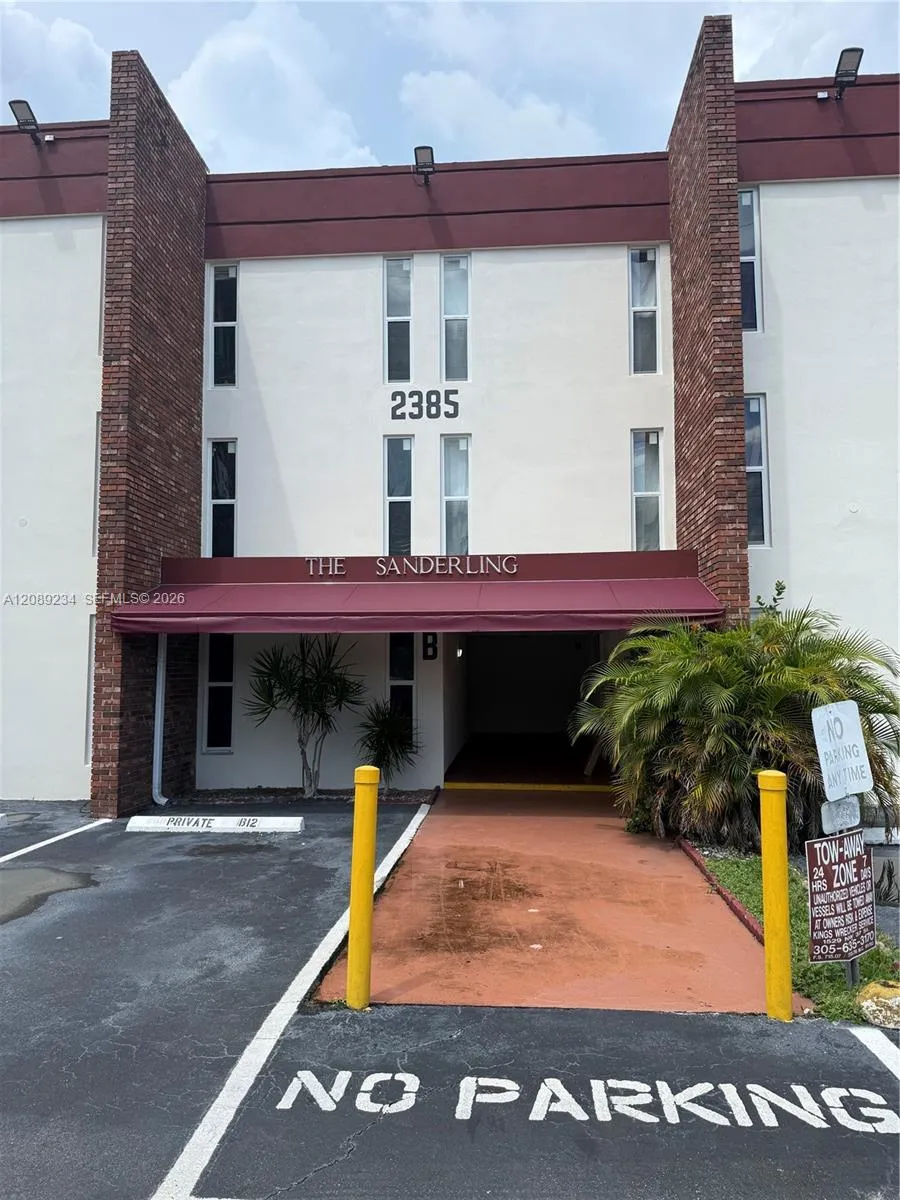2385 NW 11th St #C31 Miami, FL 33125