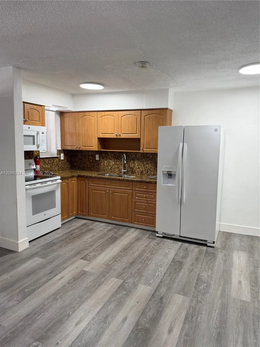 2385 NW 11th St #C31 Miami, FL 33125