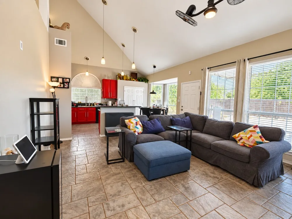 202 Browning Lane Grand Prairie, TX 75052