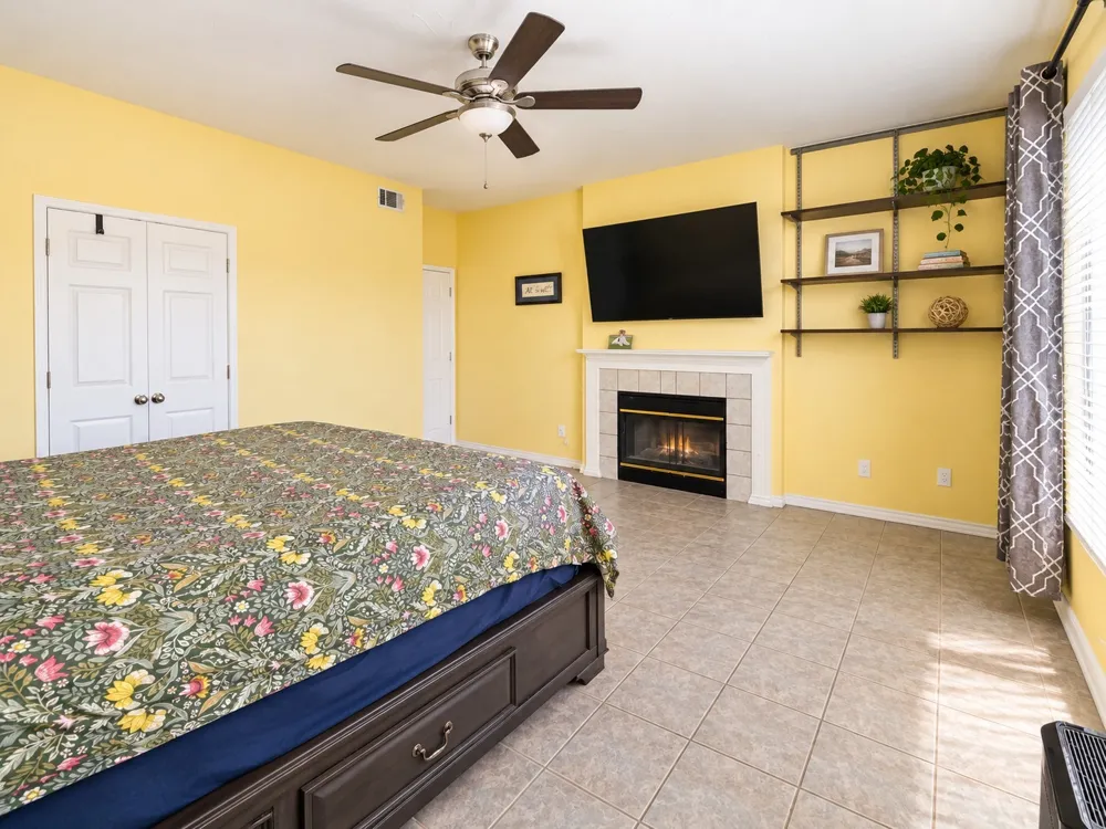 202 Browning Lane Grand Prairie, TX 75052