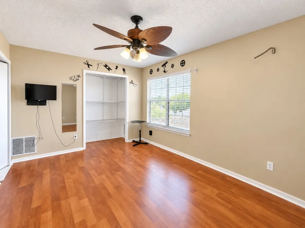 202 Browning Lane Grand Prairie, TX 75052