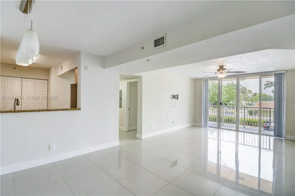 609 E Sheridan St #201 Dania Beach, FL 33004