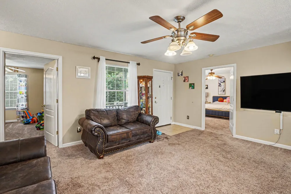 916 Creekview Dr Columbia, TN 38401