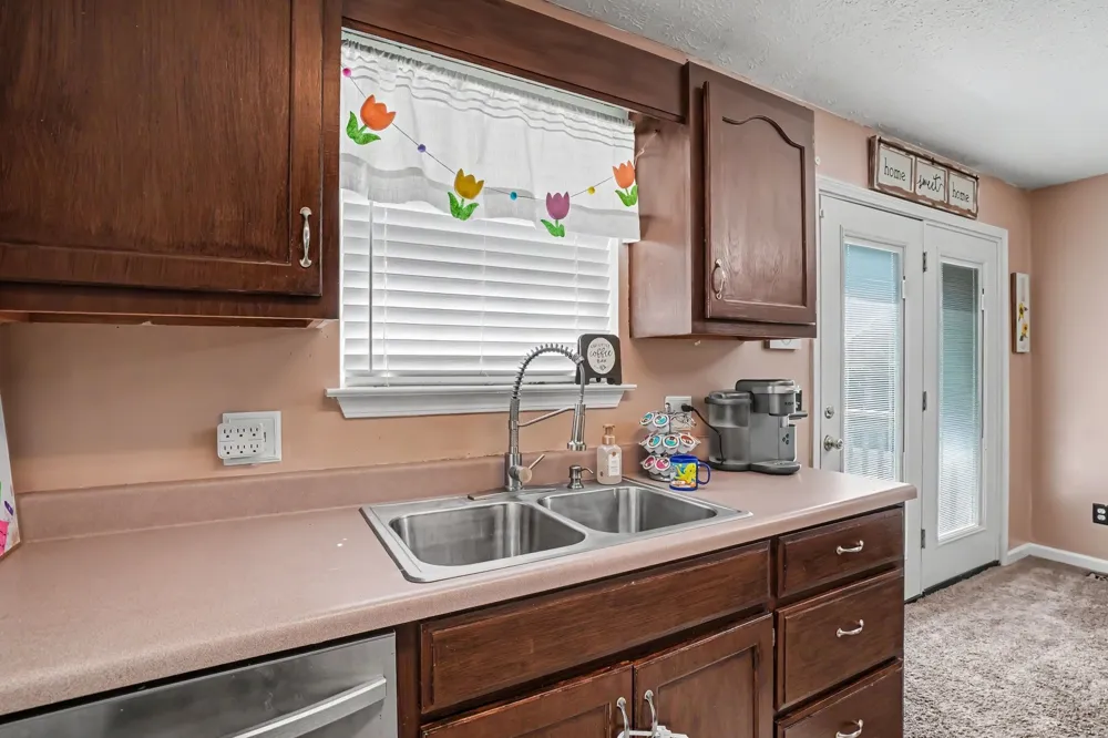 916 Creekview Dr Columbia, TN 38401