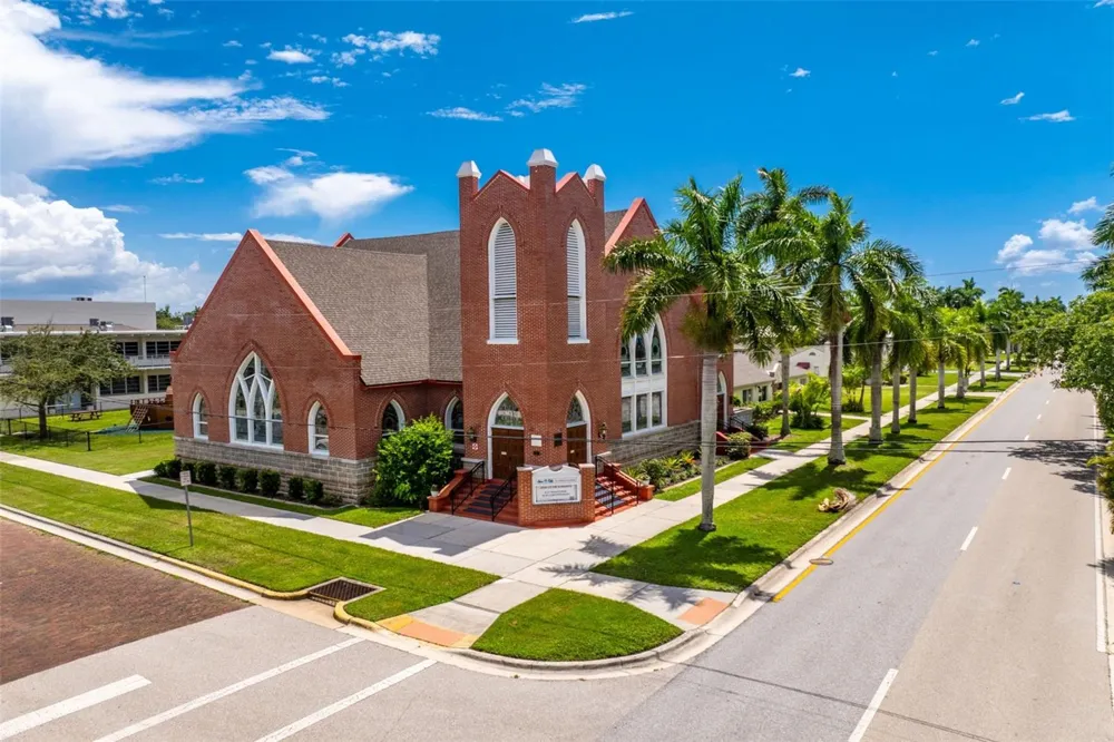 502 W MARION AVENUE Punta Gorda, FL 33950