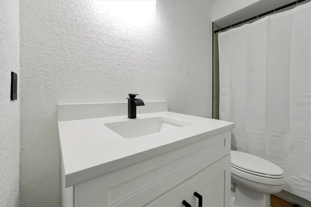 5168 CONROY ROAD #35 Orlando, FL 32811