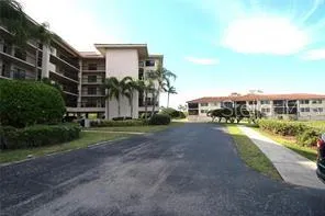 1806 MARINER DRIVE #214 Tarpon Springs, FL 34689