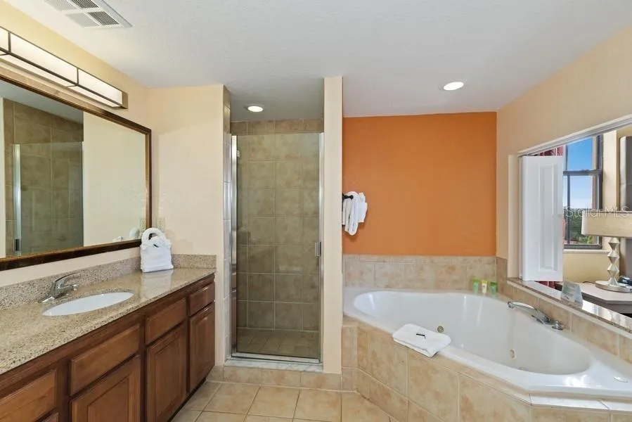 12538 FLORIDAYS RESORT DRIVE #604C Orlando, FL 32821