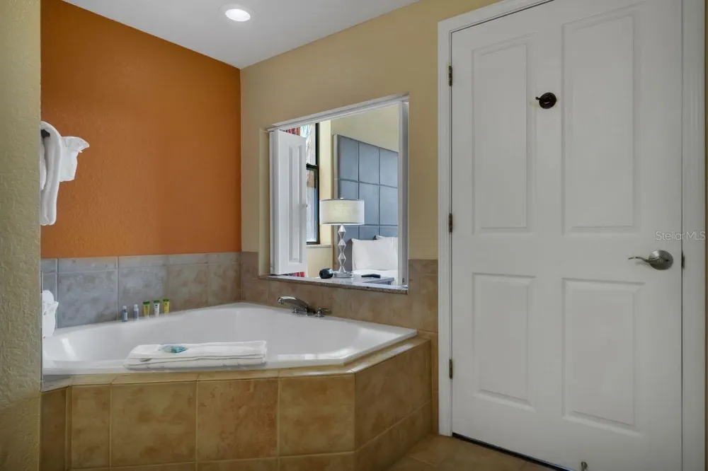 12538 FLORIDAYS RESORT DRIVE #604C Orlando, FL 32821