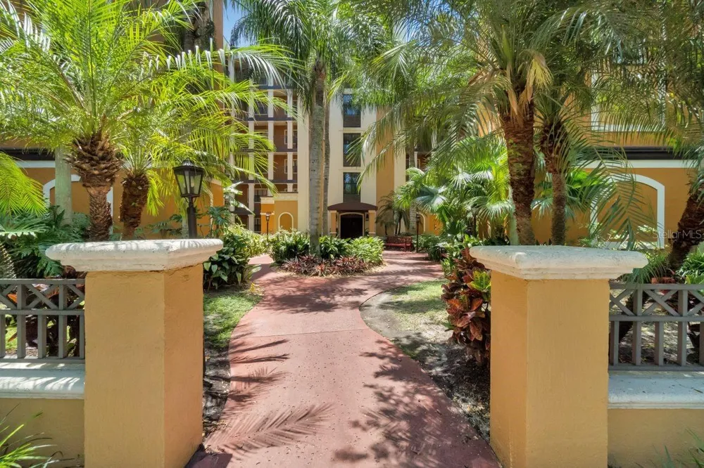 12538 FLORIDAYS RESORT DRIVE #604C Orlando, FL 32821