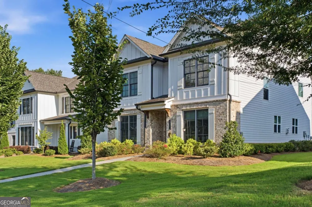 3241 Rockbridge RD Avondale Estates, GA 30002
