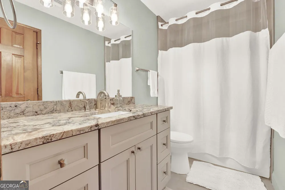 2511 Flagsmoor DR Snellville, GA 30078
