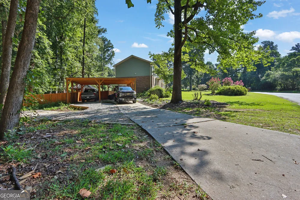 2511 Flagsmoor DR Snellville, GA 30078
