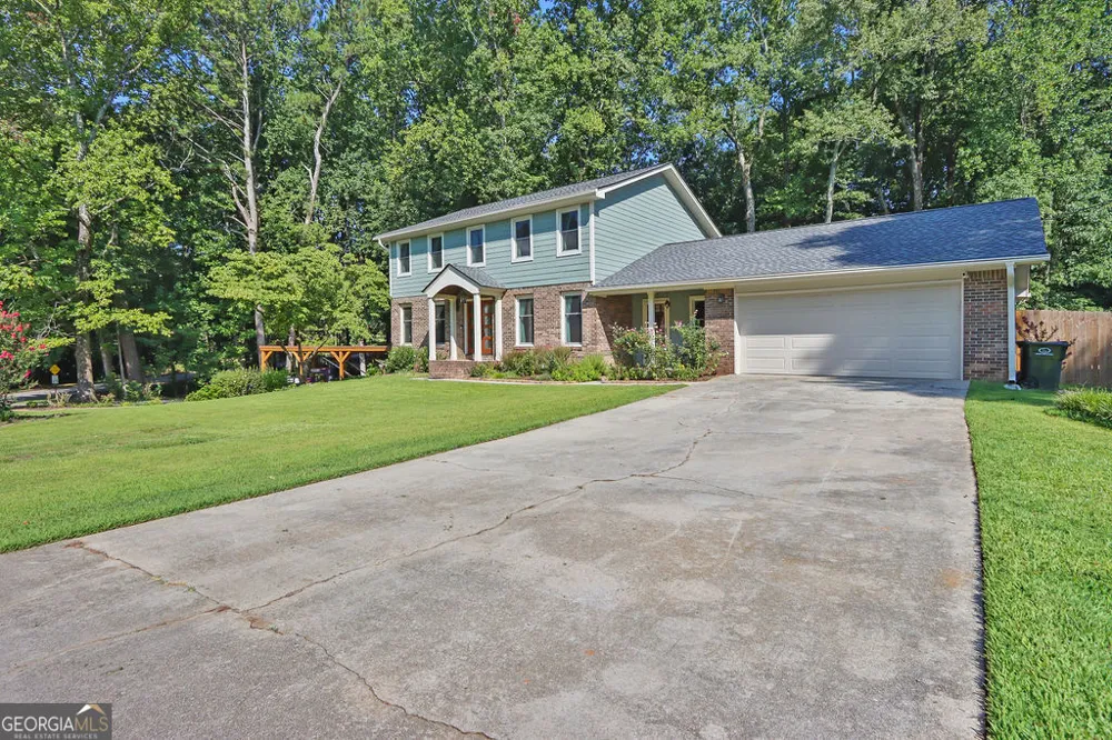 2511 Flagsmoor DR Snellville, GA 30078