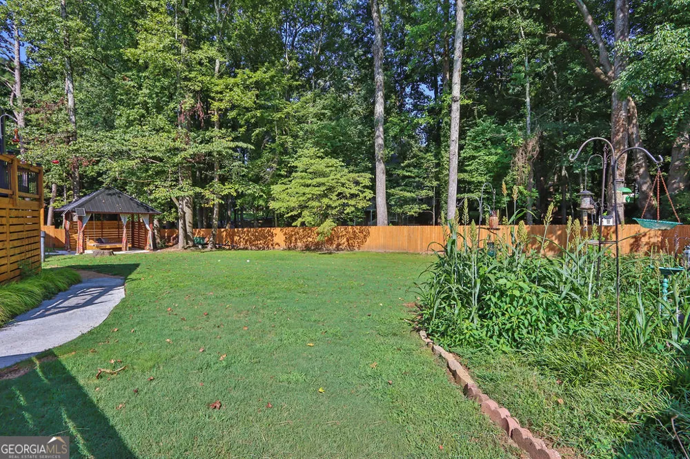 2511 Flagsmoor DR Snellville, GA 30078