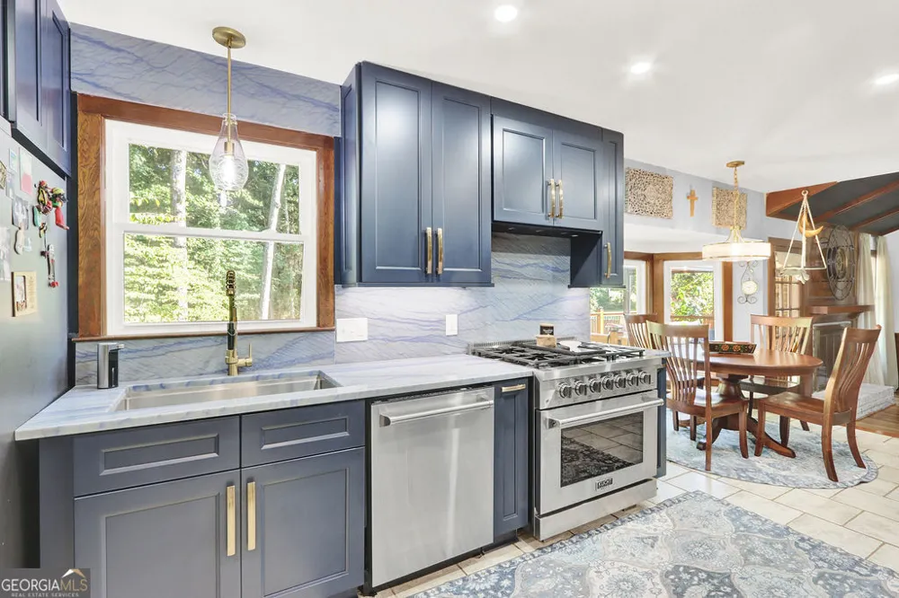 2511 Flagsmoor DR Snellville, GA 30078
