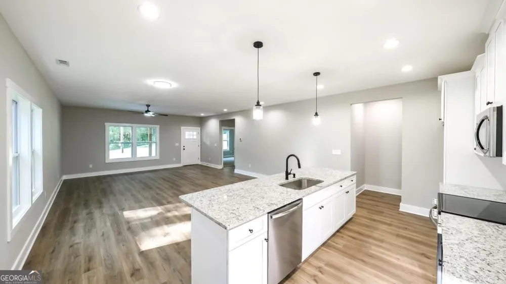 1118 Whispering Hills DR Bremen, GA 30110