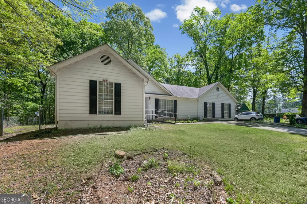 365 Cook DR Ellenwood, GA 30294