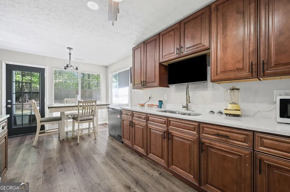 365 Cook DR Ellenwood, GA 30294