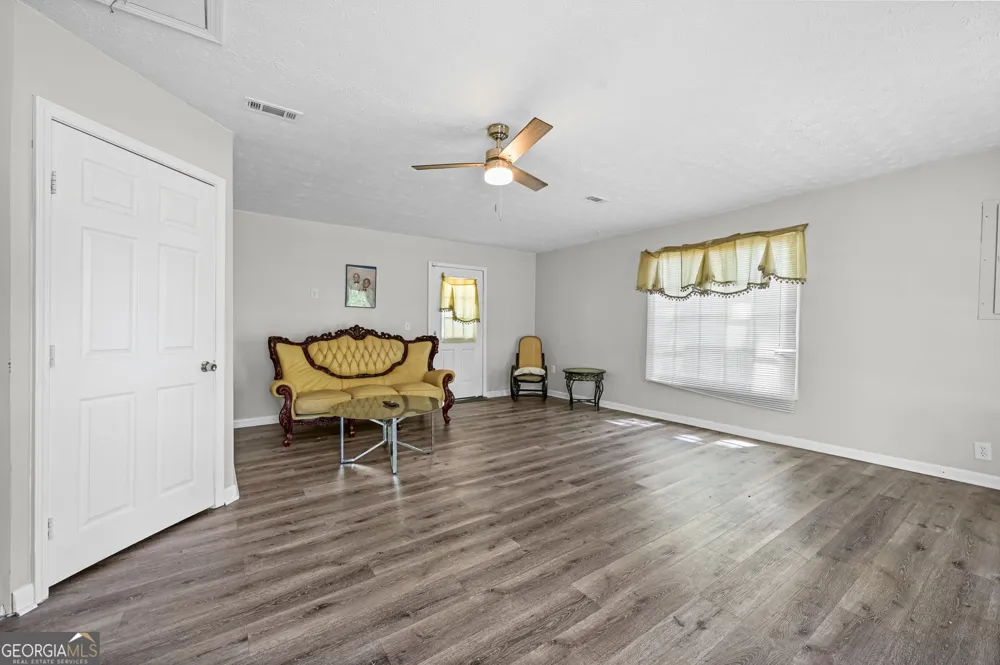 365 Cook DR Ellenwood, GA 30294