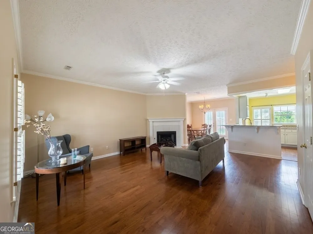 215 Brittany Chase Fayetteville, GA 30214