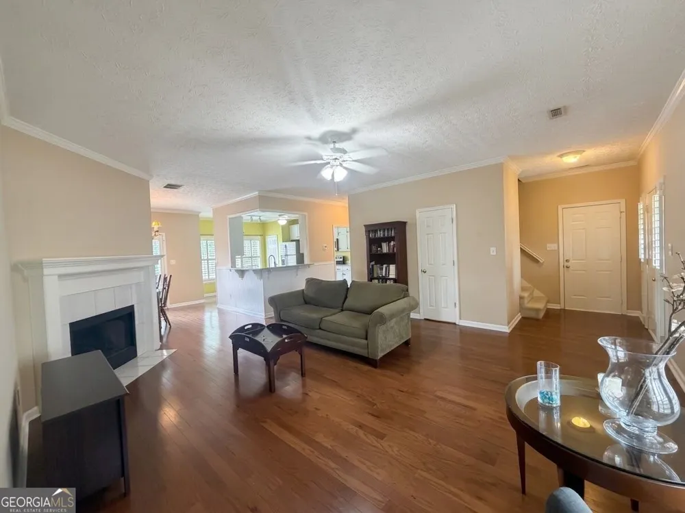 215 Brittany Chase Fayetteville, GA 30214
