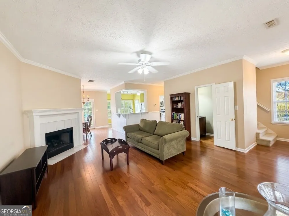 215 Brittany Chase Fayetteville, GA 30214