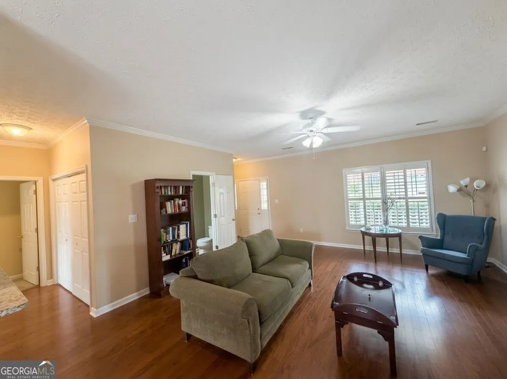 215 Brittany Chase Fayetteville, GA 30214